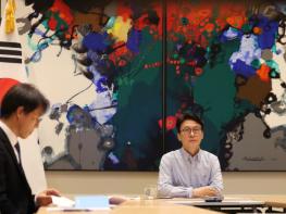 김민석 국무총리, 미국 순방 현지에서 국무총리실 간부회의 주재 기사 이미지